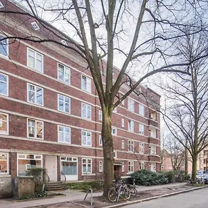 Schickes Zwei Kostenl Parkm Auf Der Strasse Hamburg